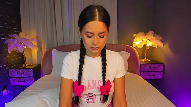 AmedeeaBanks online show from September 25, 7:55 pm