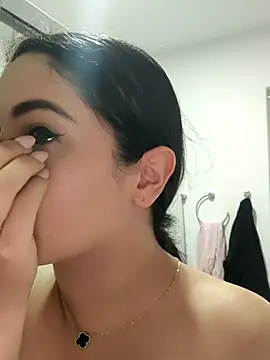 Lia Hurley online show from December 1, 4:09 pm