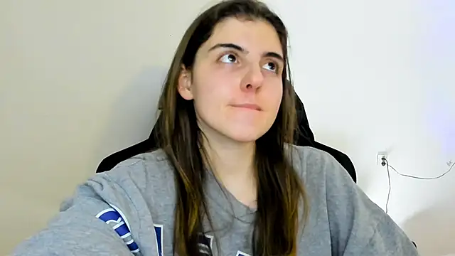 emmamurrr online show from December 13, 8:15 pm