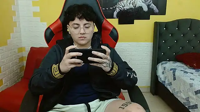 isabeautyx19 online show from December 18, 2:38 am