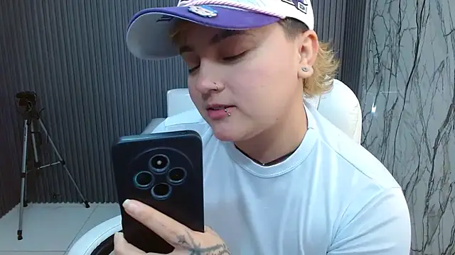 Snapshot of isabeautyx19 chatting on September 15, 2:47 pm isabeautyx19 online show from September 15, 2:47 pm