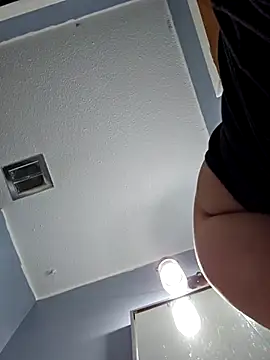 stellaquinn1775 online show from November 3, 8:35 pm