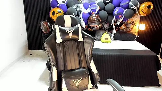 Snapshot of Ivy_16 chatting on October 28, 12:11 pm Ivy 16 online show from October 28, 12:11 pm