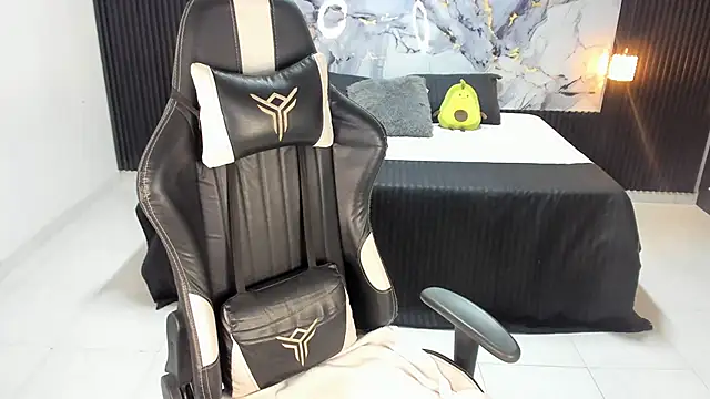 Snapshot of Ivy_16 chatting on September 18, 12:15 pm Ivy 16 online show from September 18, 12:15 pm