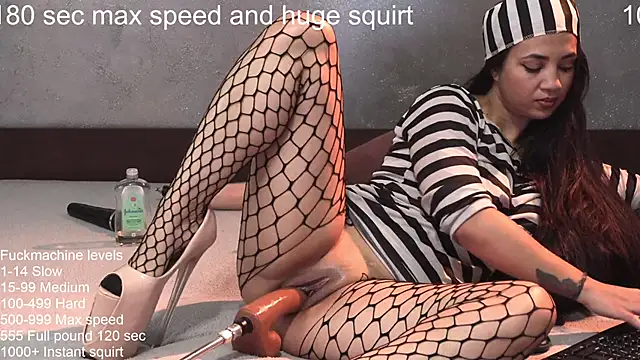 Snapshot of Alissa_bby chatting on October 17, 9:01 am Alissa bby online show from October 17, 9:01 am