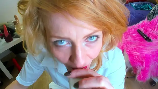 SquirtyAlisa online show from October 17, 11:30 pm