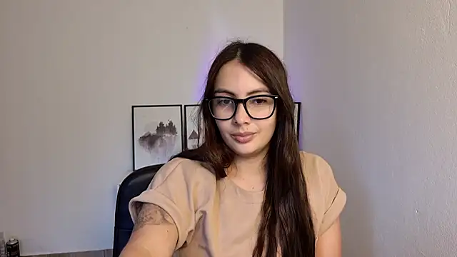 lalawhitte online show from July 18, 4:42 pm