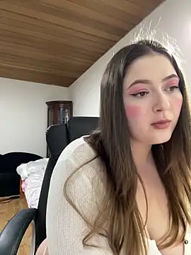 Kamilla Loop online show from March 16, 10:35 pm