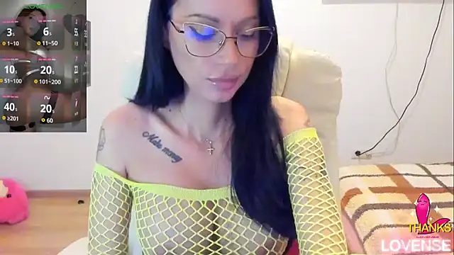 kissnicol32 online show from June 3, 4:01 pm
