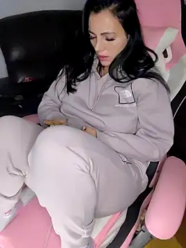 Snapshot of ReiyaRey chatting on October 31, 12:45 am ReiyaRey online show from October 31, 12:45 am