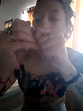 Snapshot of gala2 chatting on October 16, 11:24 am gala2 online show from October 16, 11:24 am