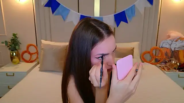 BellaHalles online show from October 4, 5:57 am