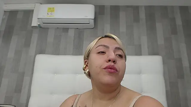 LeahMillerr online show from March 21, 1:05 pm