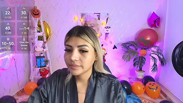 Snapshot of SALOOMEE__ chatting on October 15, 11:02 am SALOOMEE online show from October 15, 11:02 am