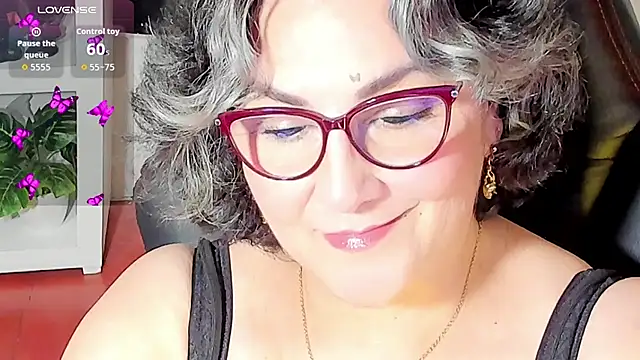 Snapshot of cataleya_mom chatting on October 22, 10:26 pm cataleya mom online show from October 22, 10:26 pm