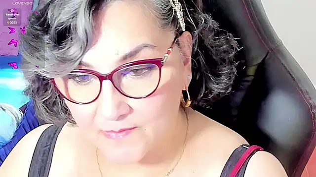 Snapshot of cataleya_mom chatting on October 6, 6:41 am cataleya mom online show from October 6, 6:41 am