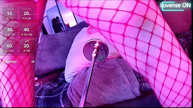 famousALYX online show from October 28, 8:53 am