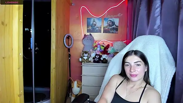 Fiery Brunette  online show from July 20, 10:39 am