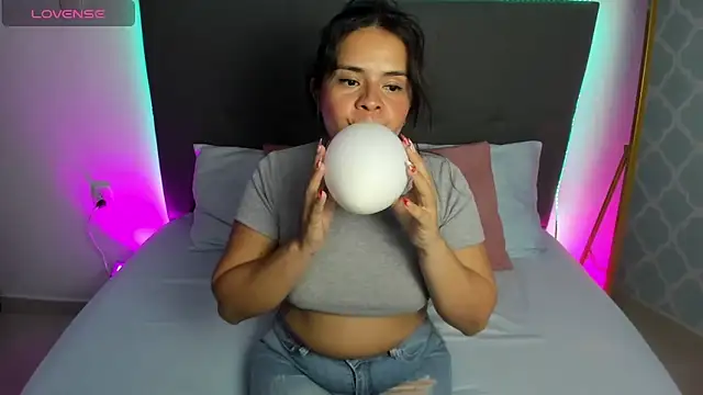 Snapshot of ayla13_ chatting on October 15, 7:05 pm ayla13  online show from October 15, 7:05 pm