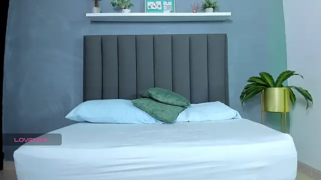 Snapshot of ayla13_ chatting on October 11, 8:33 pm ayla13  online show from October 11, 8:33 pm