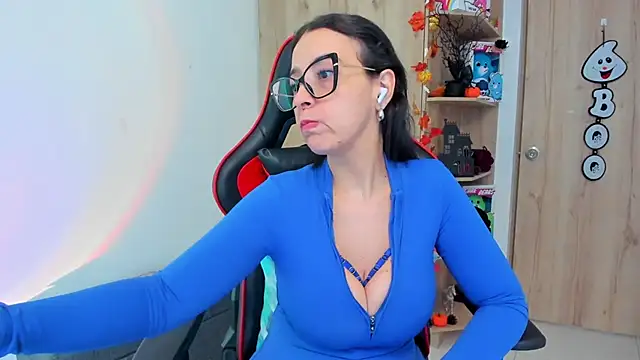  amanda seyfried19 online show from October 17, 5:05 pm