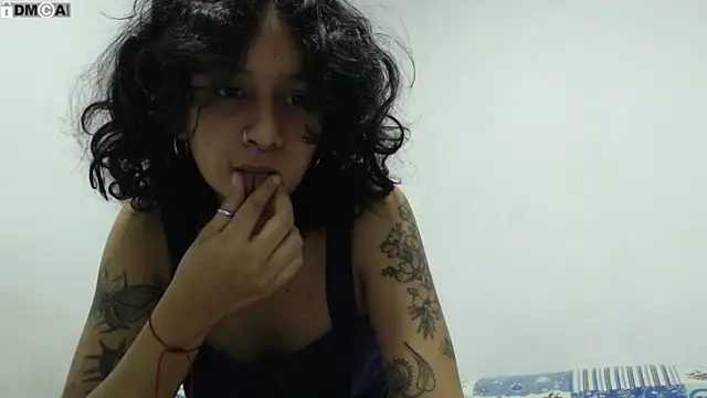 AlinaWoolf  online show from February 25, 1:37 am