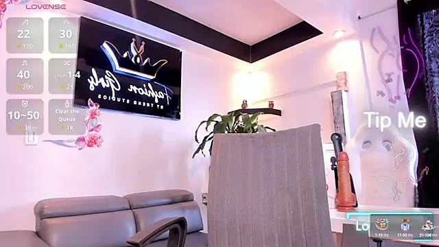 AnaRuiz online show from October 2, 1:16 pm