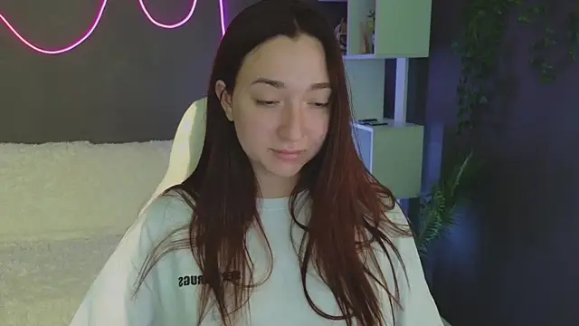 YasmineWest online show from October 1, 1:43 am