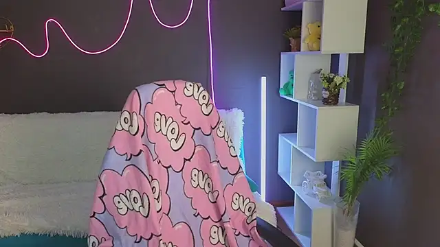 YasmineWest online show from October 14, 1:52 am