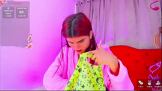 Snapshot of Jessica_smith_1 chatting on October 14, 11:24 am Jessica smith 1 online show from October 14, 11:24 am