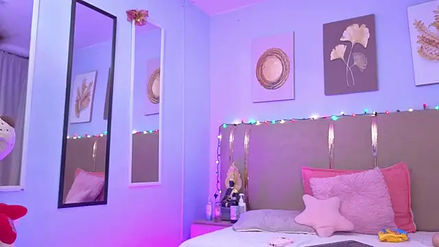 sarah cruzz  online show from January 10, 2:38 am