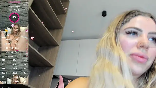 Snapshot of Megan_Ros chatting on September 28, 7:25 am Megan Ros online show from September 28, 7:25 am