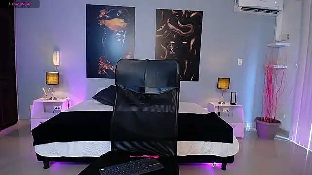 Snapshot of JasmineCampbell_ chatting on October 27, 8:14 pm JasmineCampbell online show from October 27, 8:14 pm