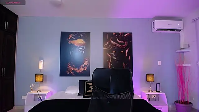 Snapshot of JasmineCampbell_ chatting on October 28, 8:25 pm JasmineCampbell online show from October 28, 8:25 pm