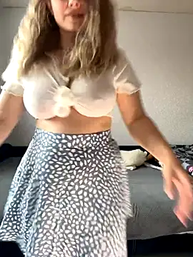 Juuice online show from September 29, 6:40 am