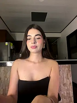 Coralinee 01 online show from December 2, 3:19 am