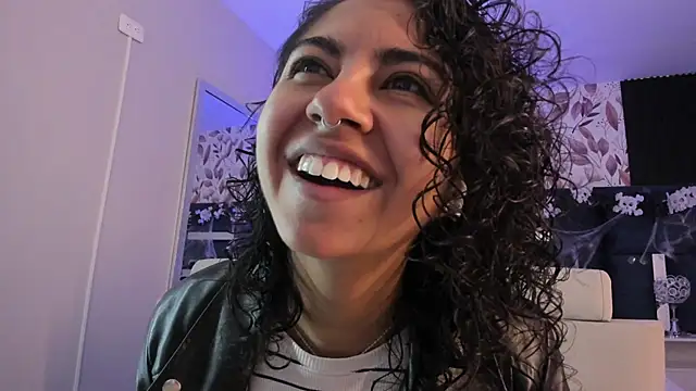 Snapshot of Amareto_ chatting on October 27, 12:33 pm Amareto online show from October 27, 12:33 pm