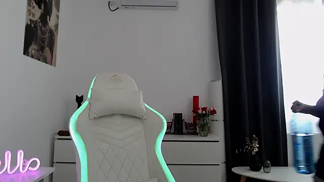 Snapshot of Wet_Aarya_ chatting on October 25, 10:01 am Wet Aarya online show from October 25, 10:01 am