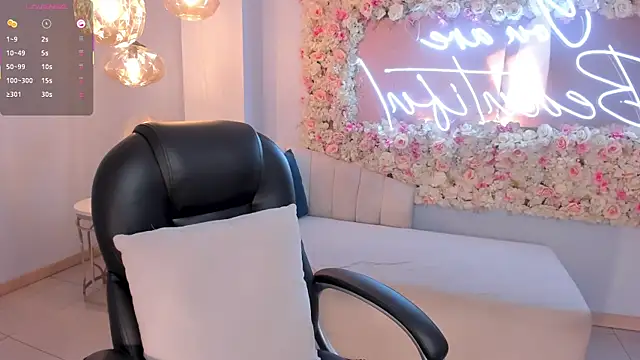 Snapshot of JessicaWilliams1 chatting on September 21, 10:36 am JessicaWilliams1 online show from September 21, 10:36 am