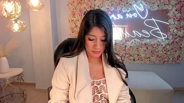 Snapshot of JessicaWilliams1 chatting on October 19, 10:39 am JessicaWilliams1 online show from October 19, 10:39 am