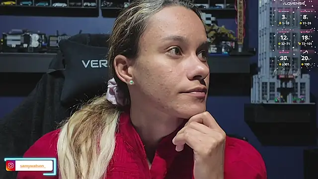 Snapshot of SamanthaWatson chatting on October 1, 1:32 am SamanthaWatson online show from October 1, 1:32 am