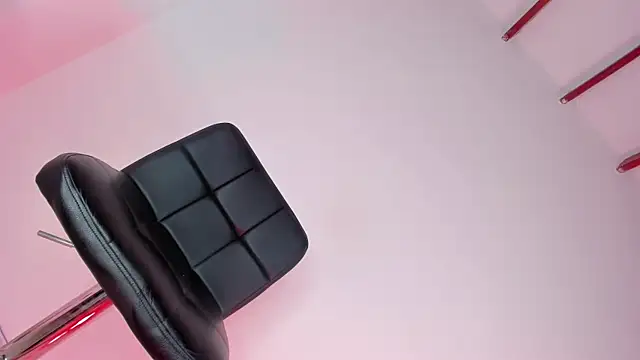 Snapshot of Sweet__giirl chatting on September 20, 12:43 am Sweet giirl online show from September 20, 12:43 am