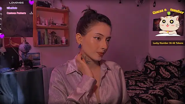 LiliJones  online show from March 11, 4:53 pm