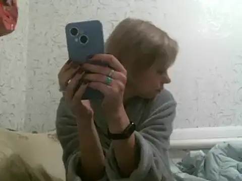 Snapshot of Julie_Silver chatting on October 9, 8:02 pm Julie Silver online show from October 9, 8:02 pm