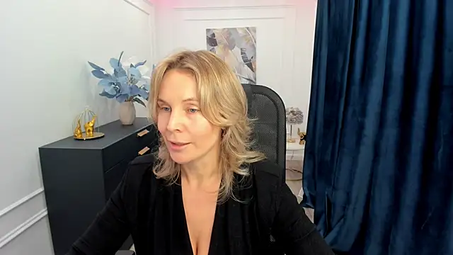 Snapshot of Sinty_Devis chatting on October 9, 11:58 am Sinty Devis online show from October 9, 11:58 am