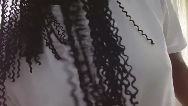 Snapshot of Sara_Marks chatting on October 20, 11:13 am Sara Marks online show from October 20, 11:13 am