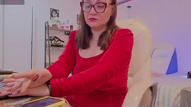 Snapshot of lady_nylon_ chatting on October 6, 11:49 am lady nylon  online show from October 6, 11:49 am