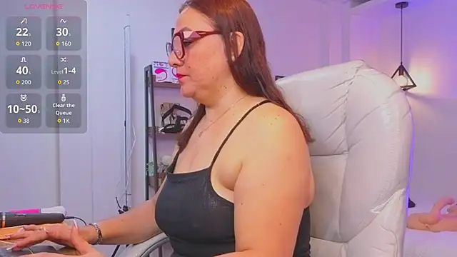 Snapshot of lady_nylon_ chatting on September 21, 10:14 am lady nylon  online show from September 21, 10:14 am