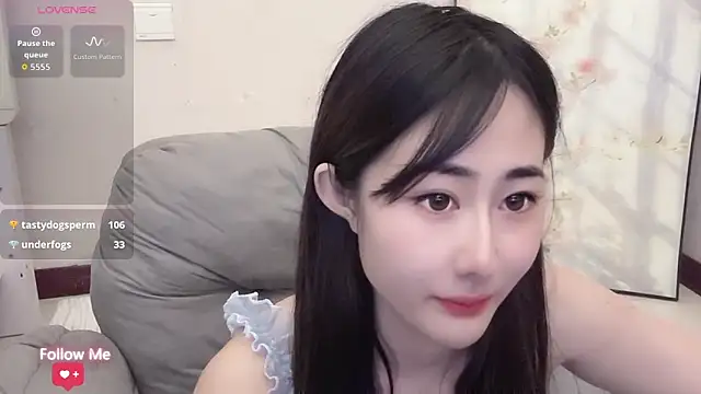 qiqi-- online show from May 22, 12:47 pm
