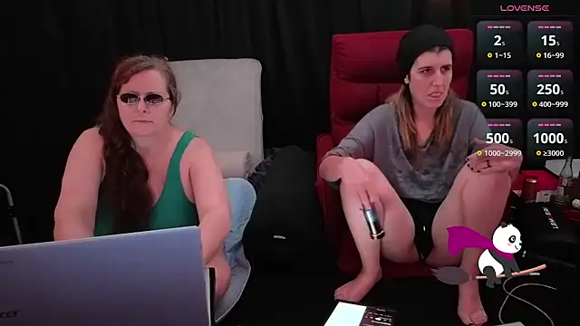 Snapshot of Sexy_Mama-69 chatting on October 28, 5:52 pm Sexy Mama-69 online show from October 28, 5:52 pm